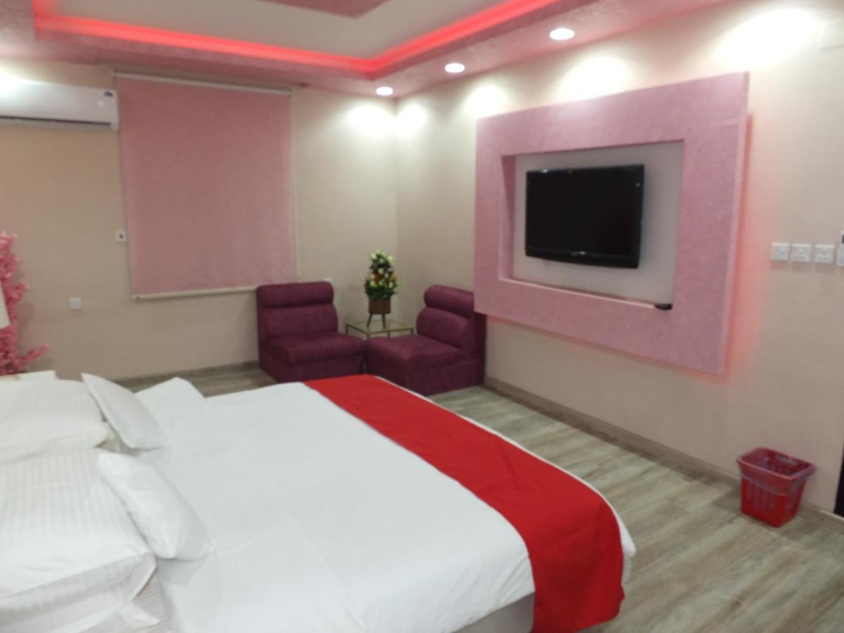 فندق ادوماتو Adomato Hotel Dawmat al-Jandal Екстер'єр фото