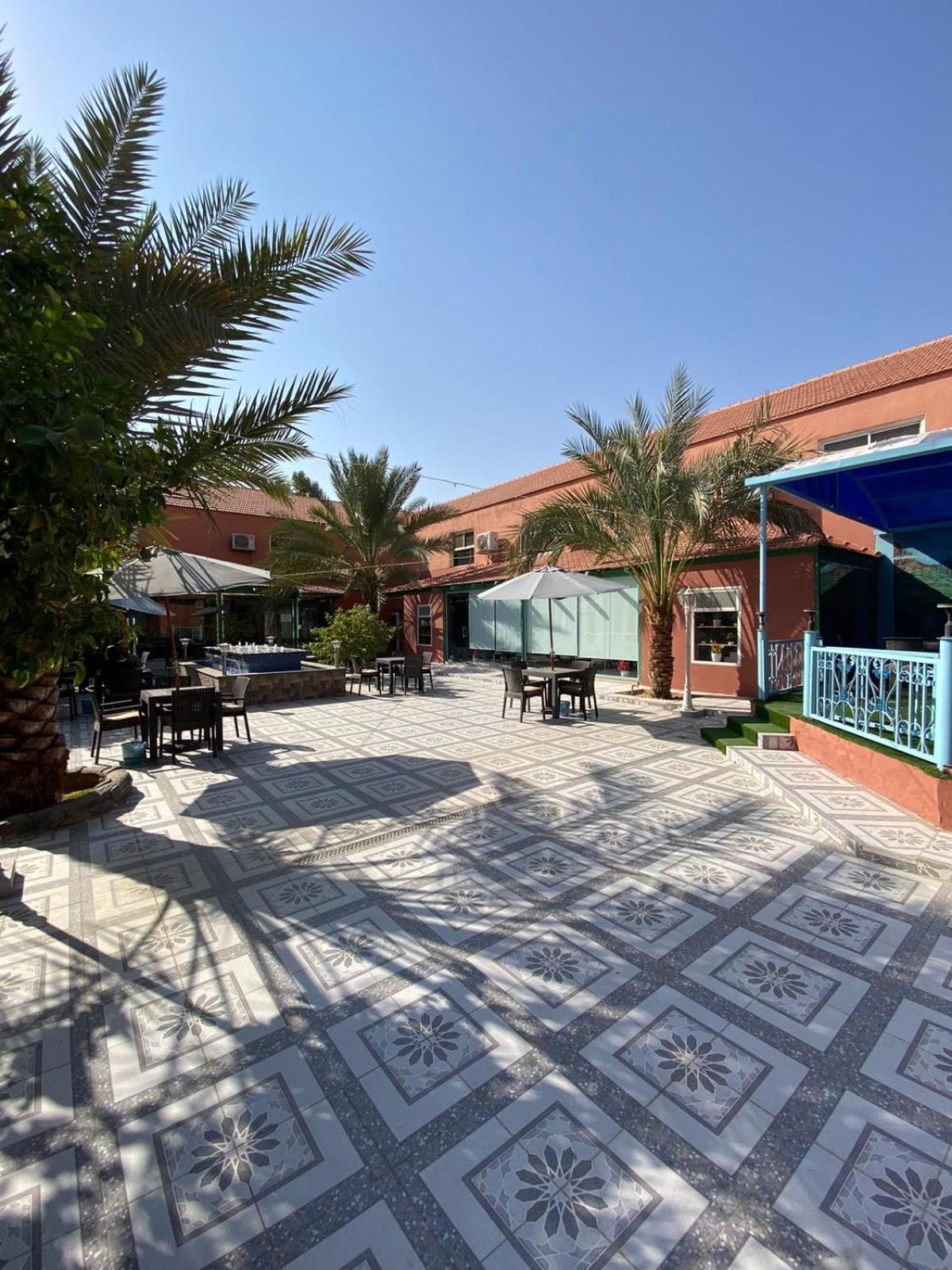 فندق ادوماتو Adomato Hotel Dawmat al-Jandal Екстер'єр фото